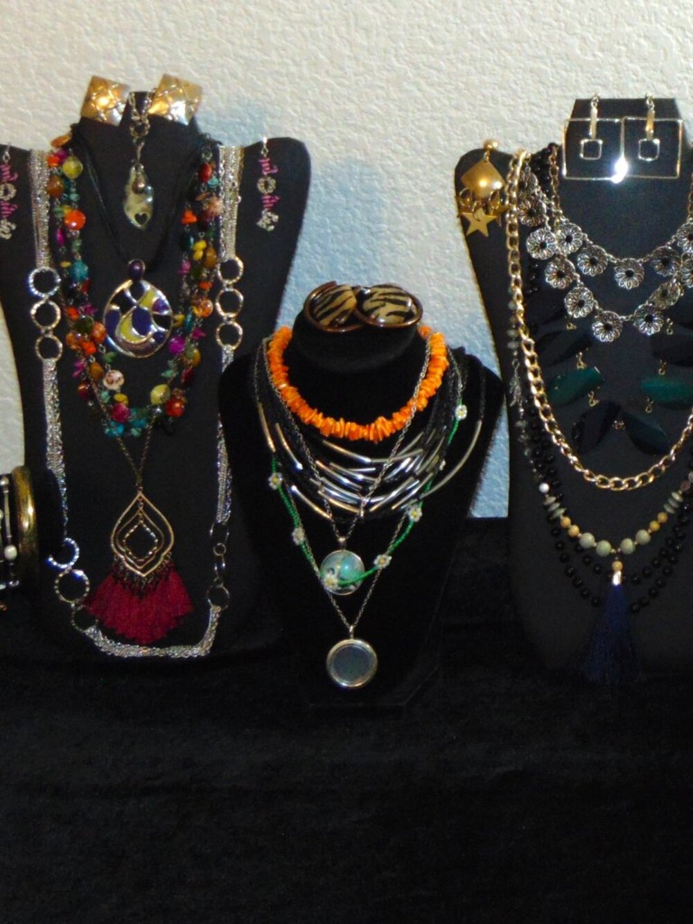 Vintage & Modern Assorted Jewelry lot- very nice!